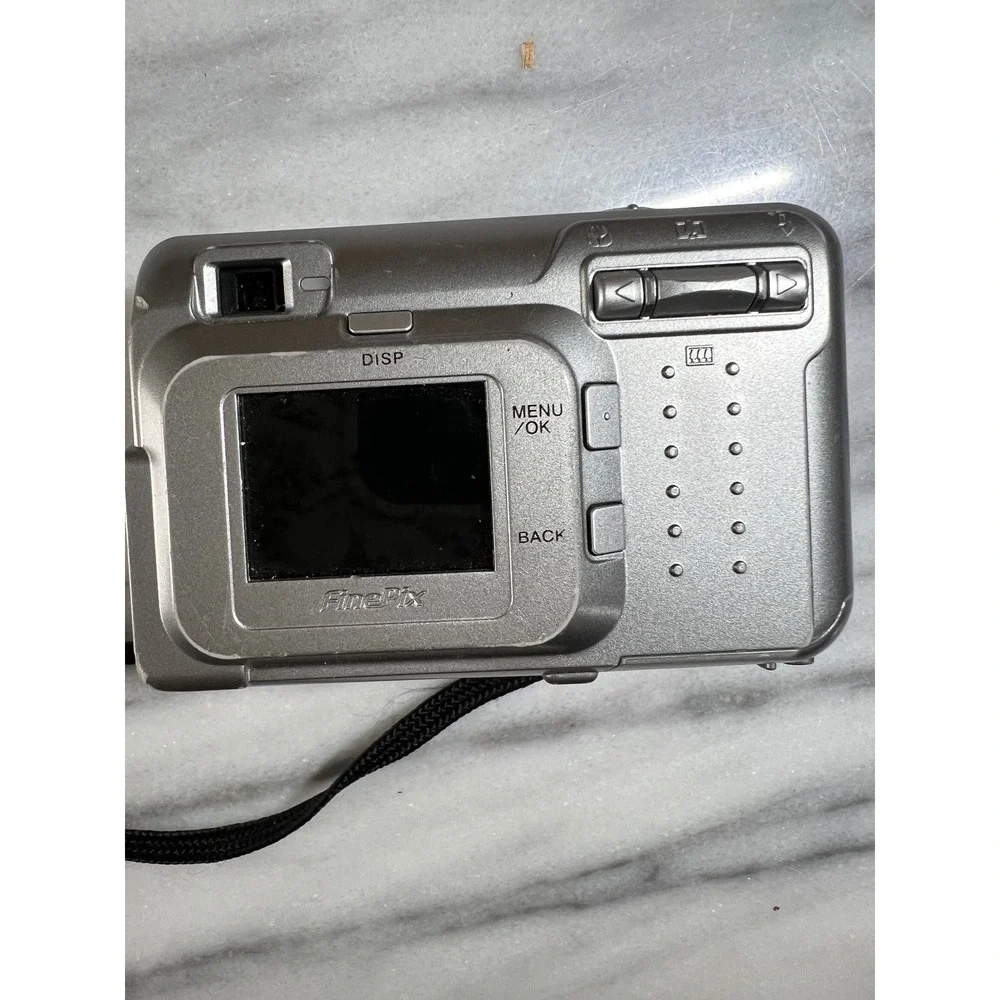 Fujifilm FinePix A210 Digital Camera 3.2 MP 3x Optical Zoom Silver TESTED WORKS